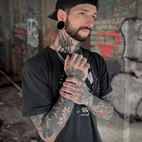 𝓛𝓮𝓸 - 𝓘𝓷𝓴𝓮𝓭 𝓐𝓻𝓶𝓼 𝓛𝓸𝓿𝓮𝓻